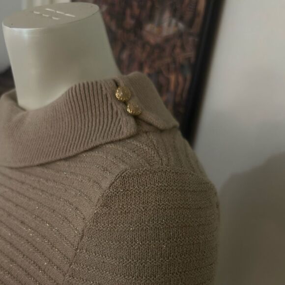 ST.JOHN Elegant Tan Sweater with Pearl Accents - Picture 5 of 10